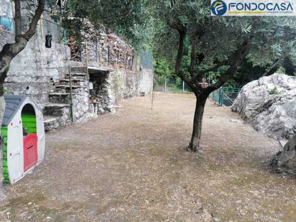 casa indipendente in vendita a Massa