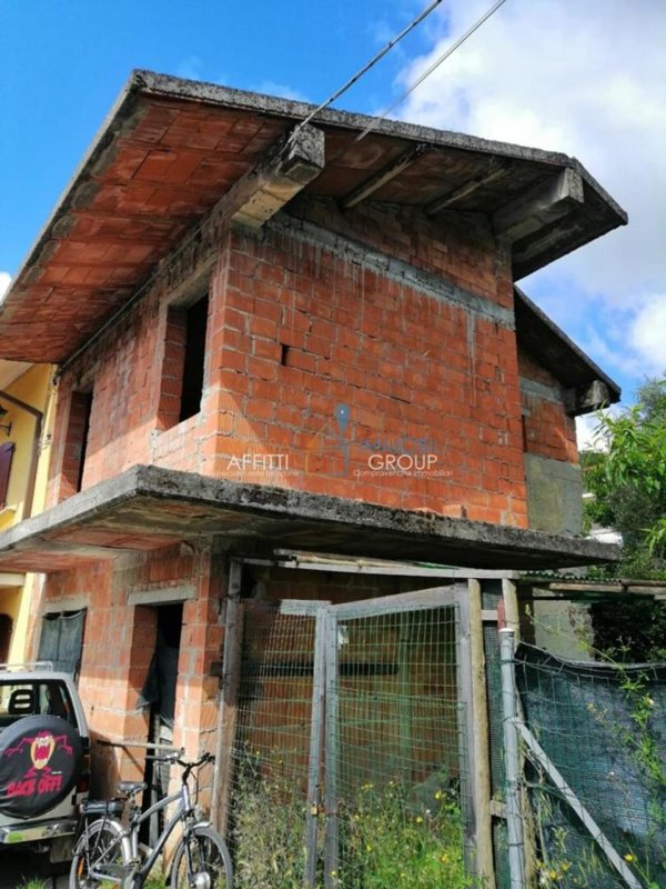 casa indipendente in vendita a Massa in zona Mirteto