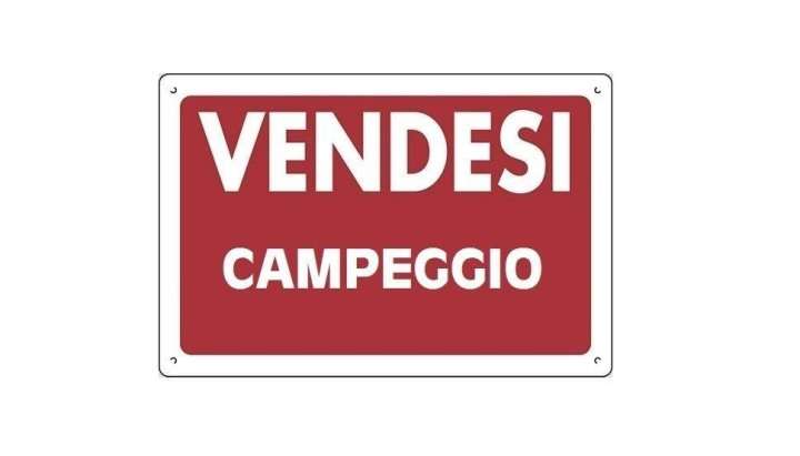 negozio in vendita a Massa in zona Marina di Massa