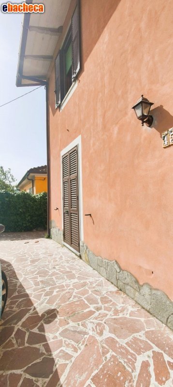 casa indipendente in vendita a Massa