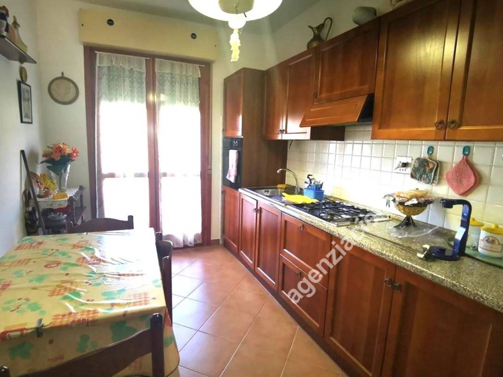 appartamento in vendita a Massa in zona Marina di Massa