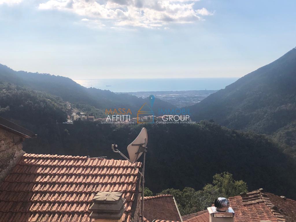 appartamento in vendita a Massa in zona Antona
