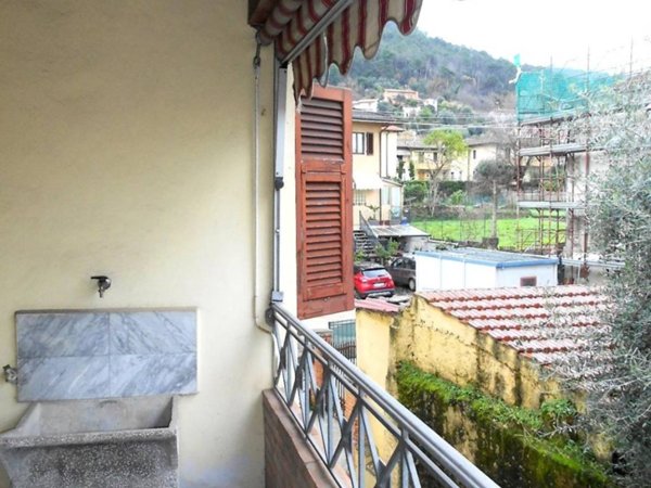 casa indipendente in vendita a Massa