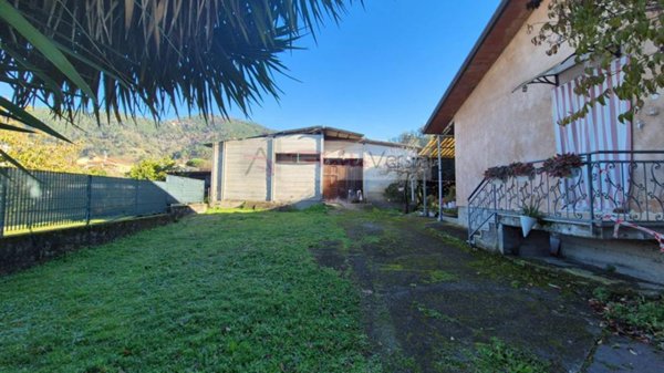 casa indipendente in vendita a Massa