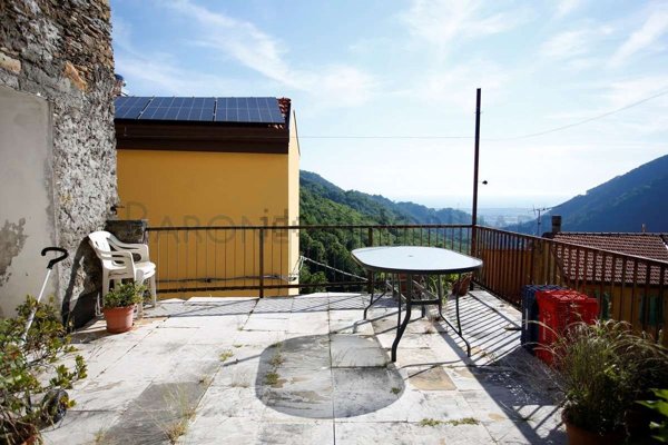 casa indipendente in vendita a Massa