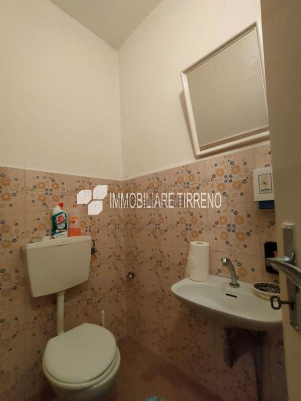 ufficio in vendita a Massa in zona Marina di Massa