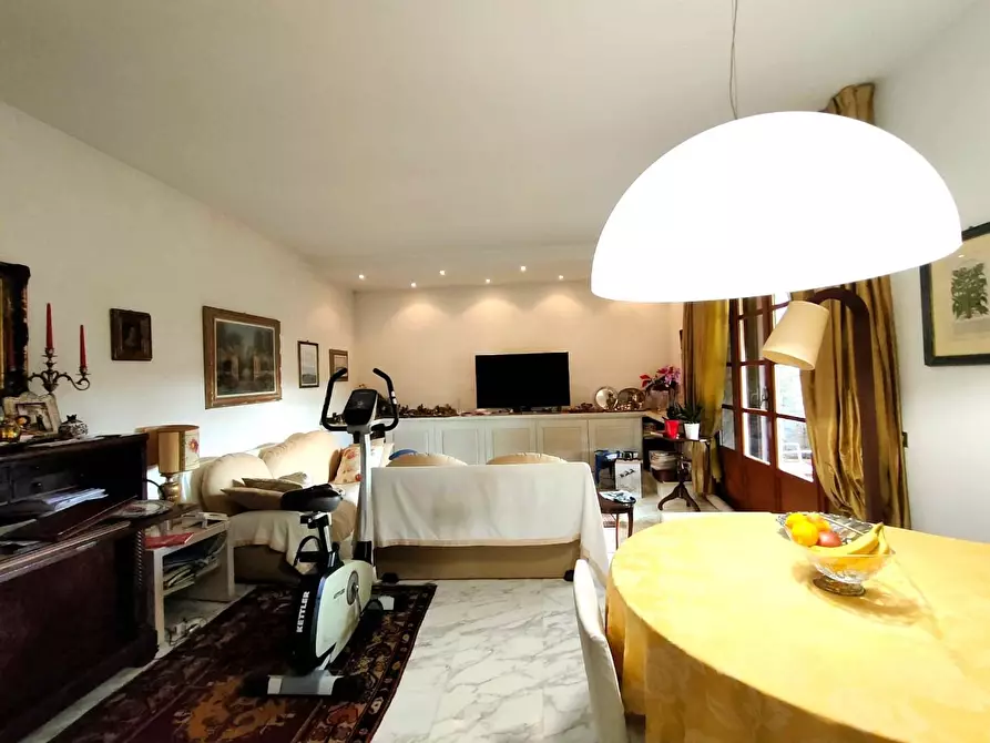 appartamento in vendita a Massa in zona Marina di Massa