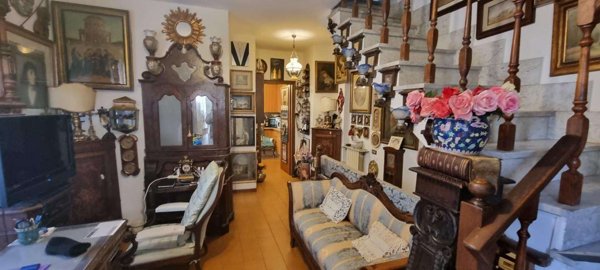 casa indipendente in vendita a Massa