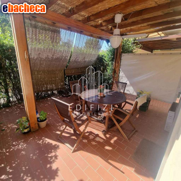 casa indipendente in vendita a Massa in zona Marina dei Ronchi