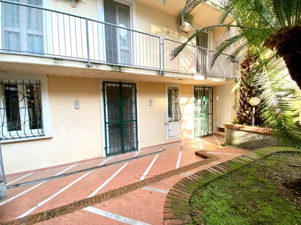 ufficio in vendita a Massa in zona Centro Storico