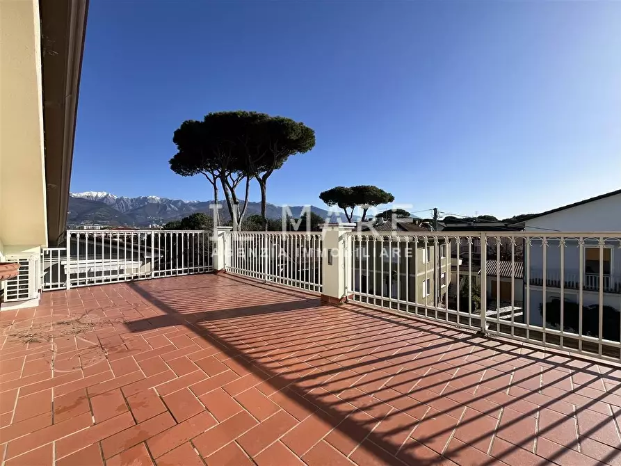 appartamento in vendita a Massa in zona Marina di Massa