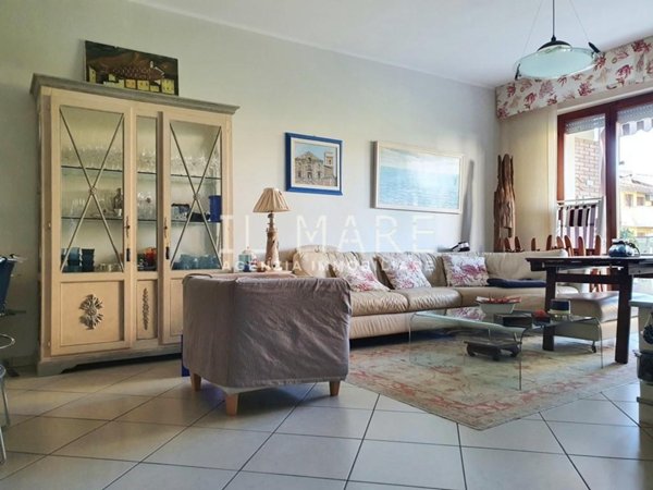 appartamento in vendita a Massa in zona Marina dei Ronchi