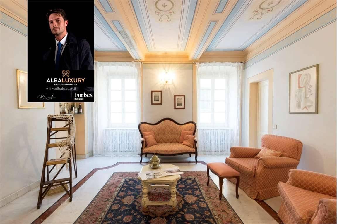 casa indipendente in vendita a Massa in zona Centro Storico