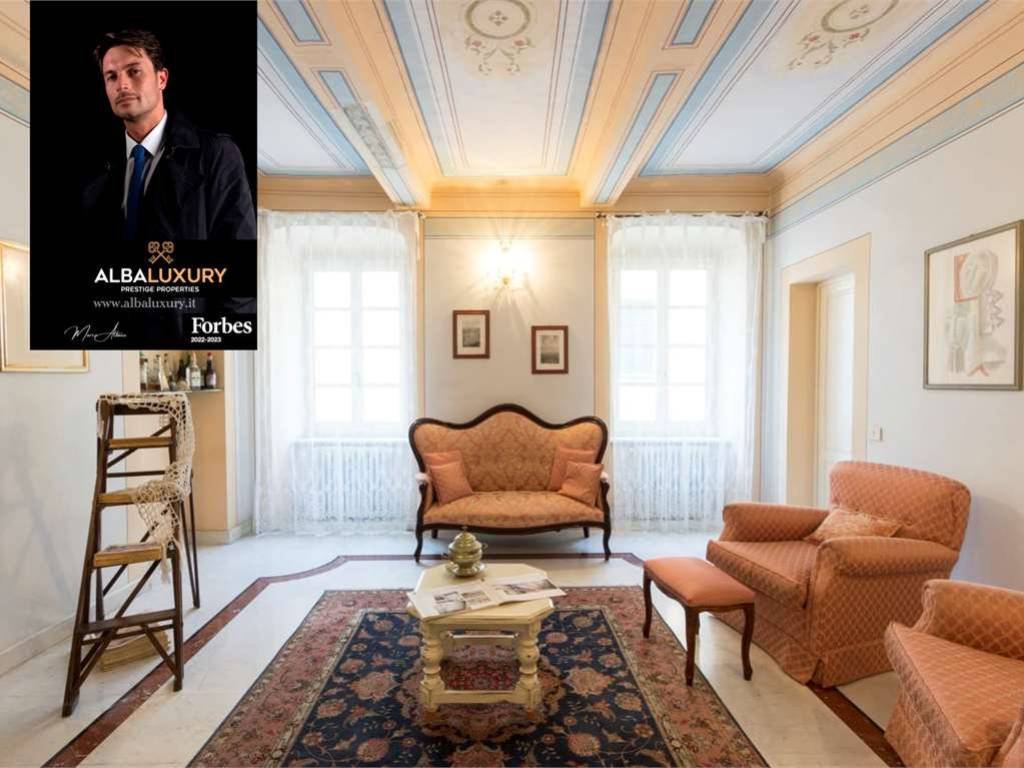 casa indipendente in vendita a Massa in zona Centro Storico