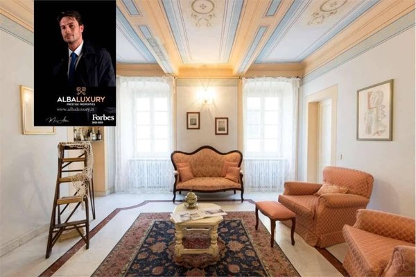 casa indipendente in vendita a Massa in zona Centro Storico