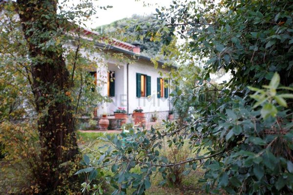 casa indipendente in vendita a Massa in zona Marina di Massa