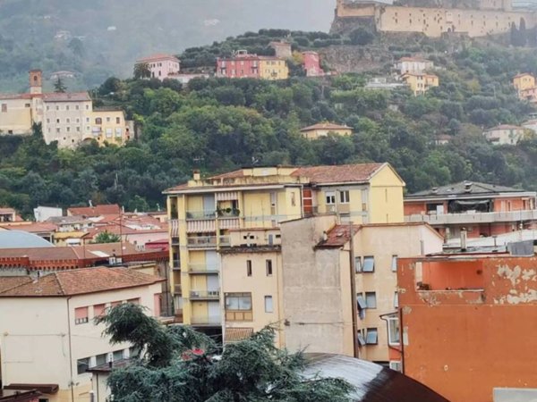 appartamento in vendita a Massa in zona Centro Storico