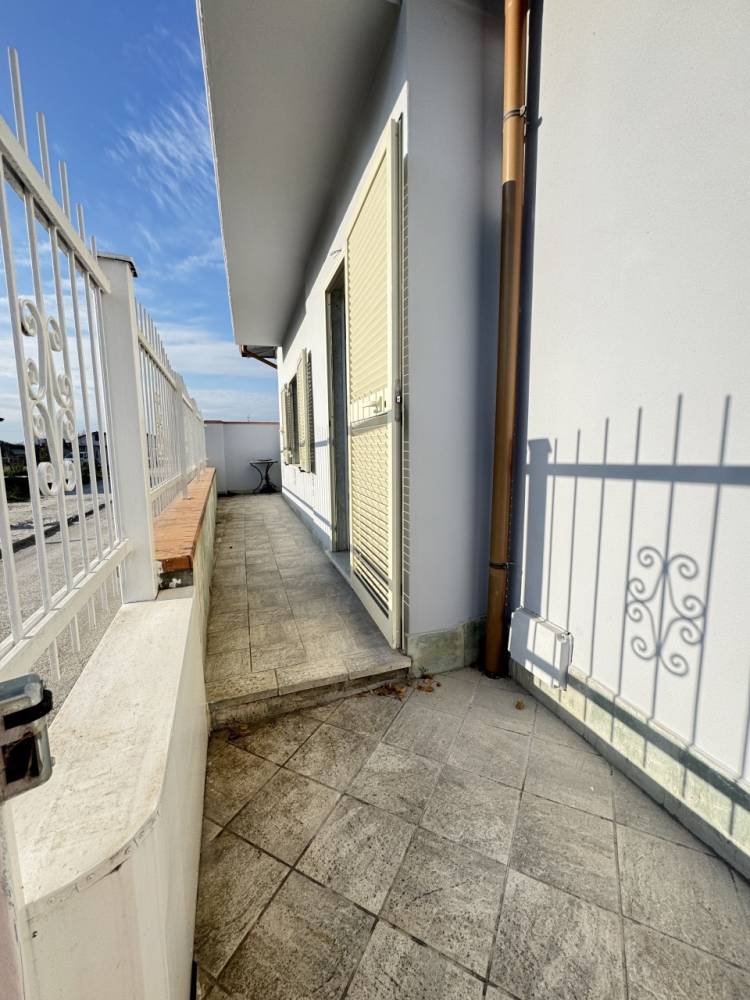 casa indipendente in vendita a Massa in zona Marina di Massa