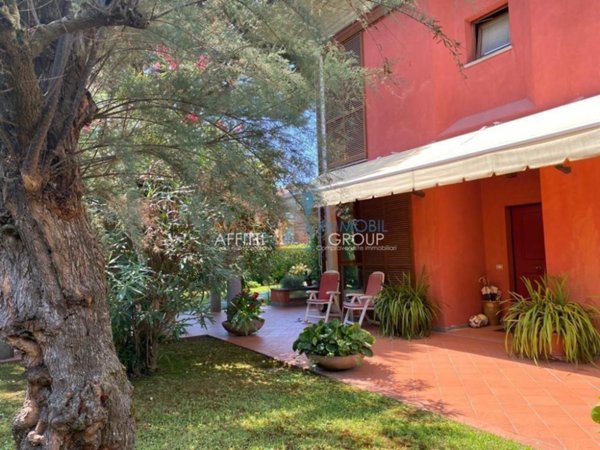 casa indipendente in vendita a Massa in zona Marina dei Ronchi