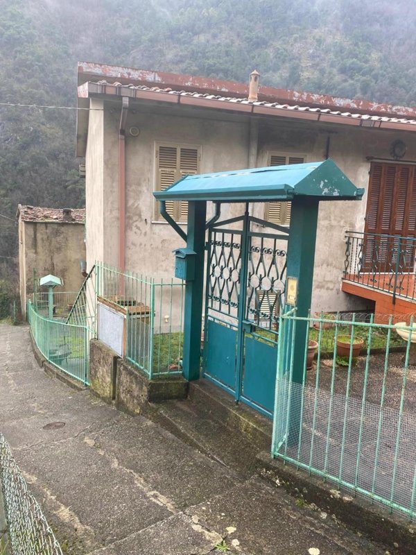 casa indipendente in vendita a Massa in zona Casette