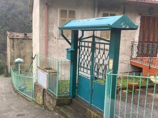 casa indipendente in vendita a Massa in zona Casette