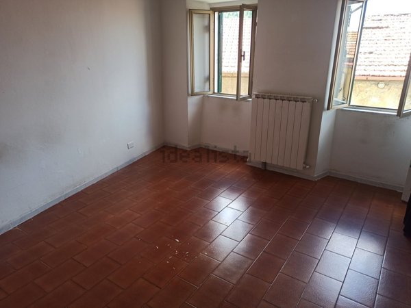 appartamento in vendita a Massa in zona Pariana