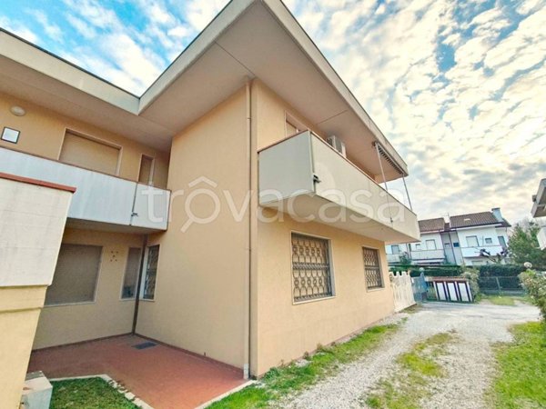 appartamento in vendita a Massa in zona Marina dei Ronchi