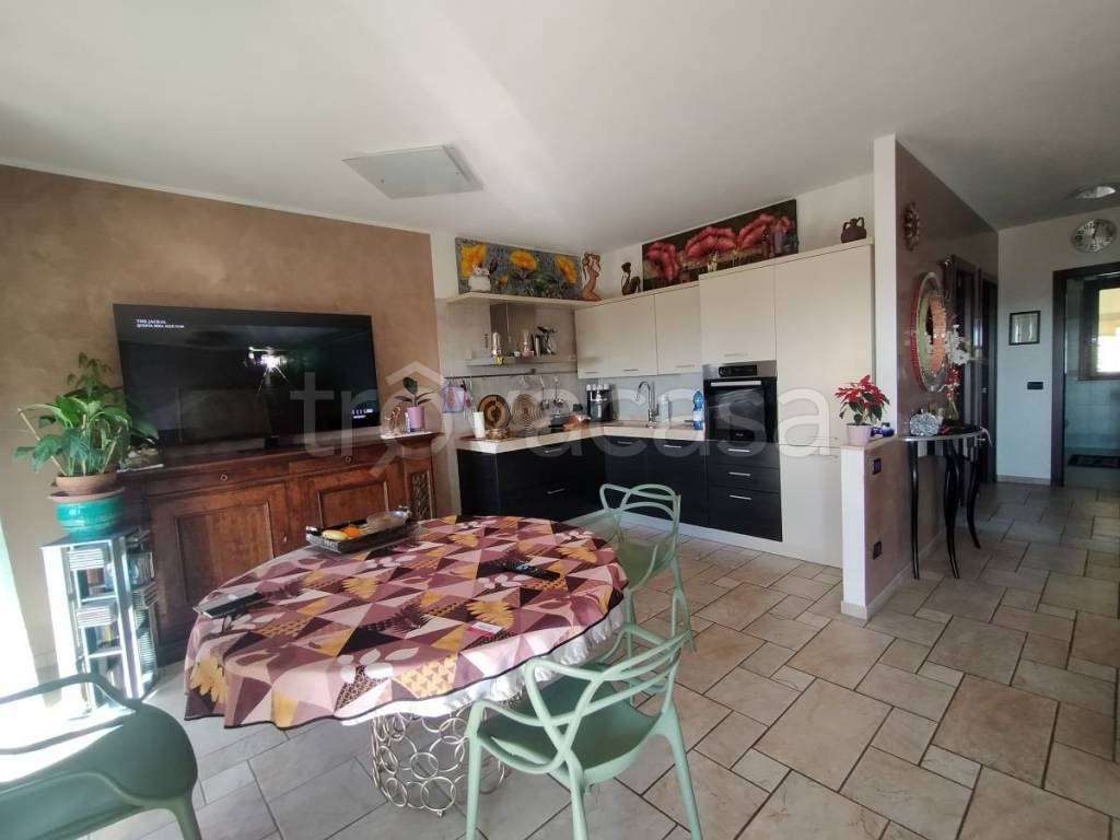 appartamento in vendita a Massa in zona Mirteto