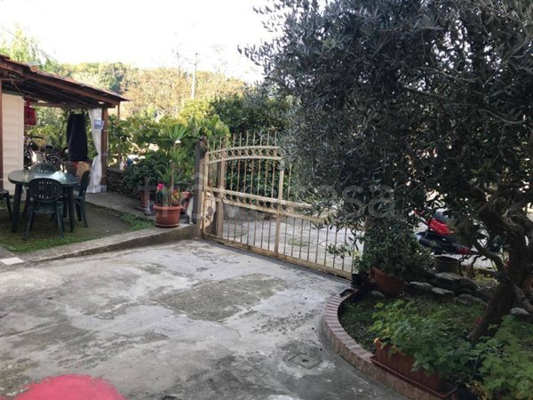 casa indipendente in vendita a Massa in zona Centro Storico