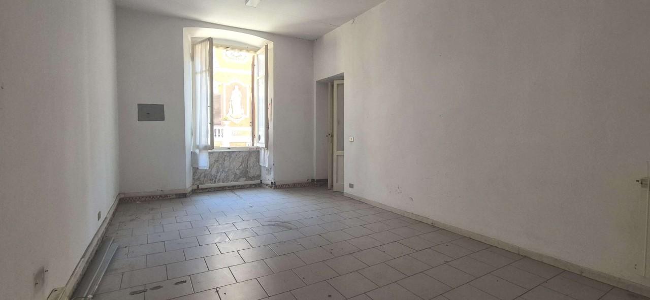 appartamento in vendita a Massa in zona Centro Storico