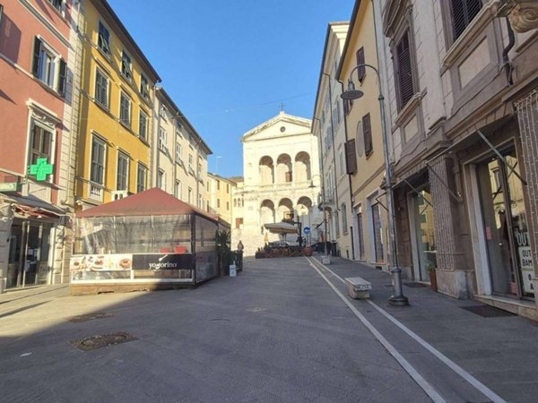 appartamento in vendita a Massa in zona Centro Storico
