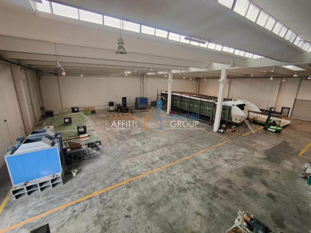 capannone in vendita a Massa