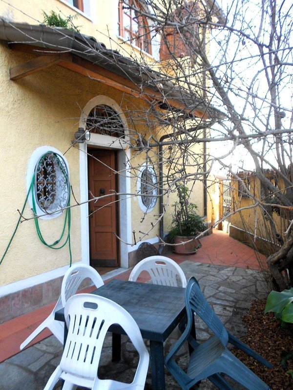 casa indipendente in vendita a Massa