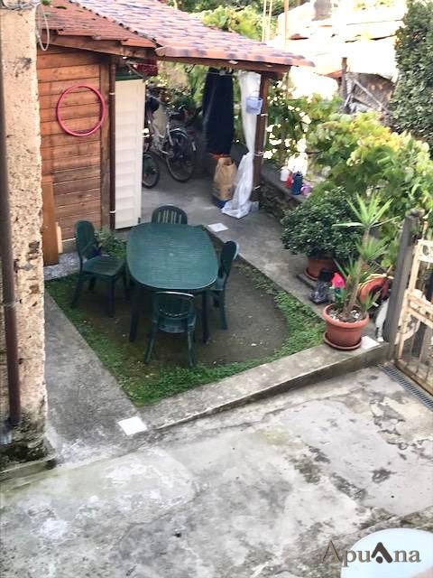 casa indipendente in vendita a Massa in zona Centro Storico