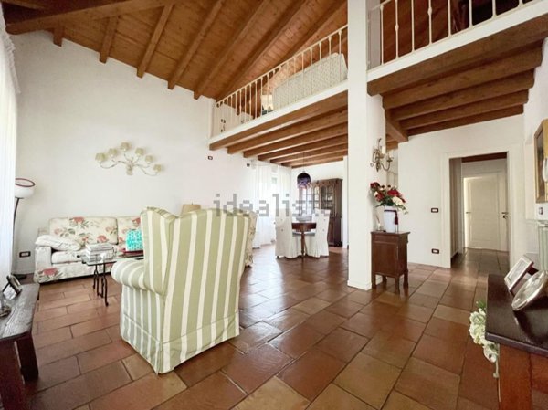 casa indipendente in vendita a Massa in zona Marina di Massa