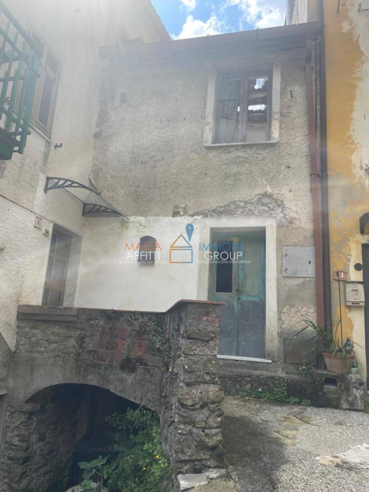 casa indipendente in vendita a Massa in zona Gronda