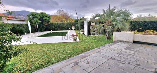 casa indipendente in vendita a Massa in zona Centro Storico