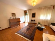 casa indipendente in vendita a Massa in zona Marina di Massa