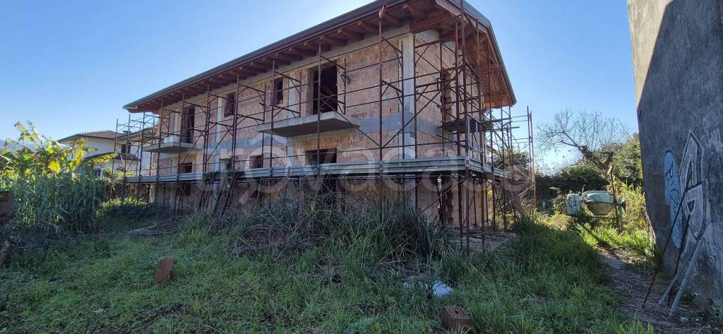 casa indipendente in vendita a Massa in zona Romagnano