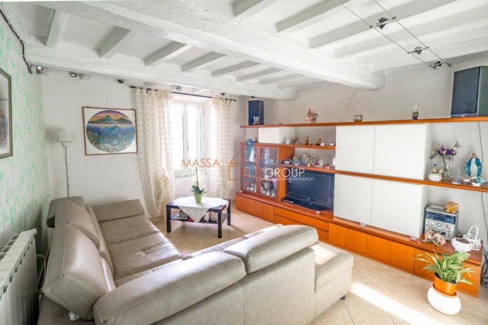 casa indipendente in vendita a Massa in zona Antona