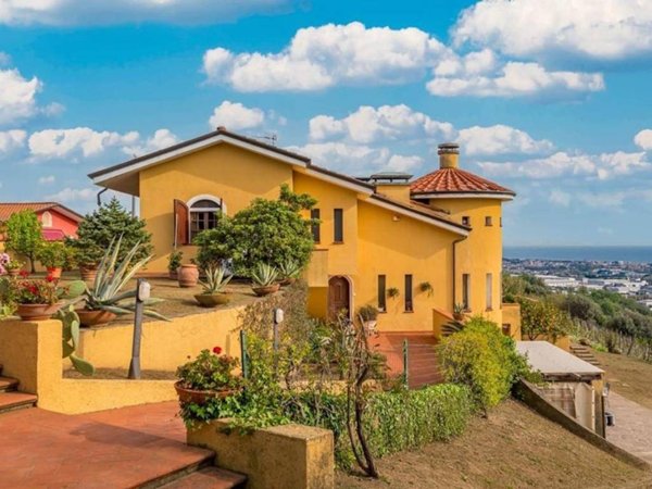 casa indipendente in vendita a Massa in zona Romagnano