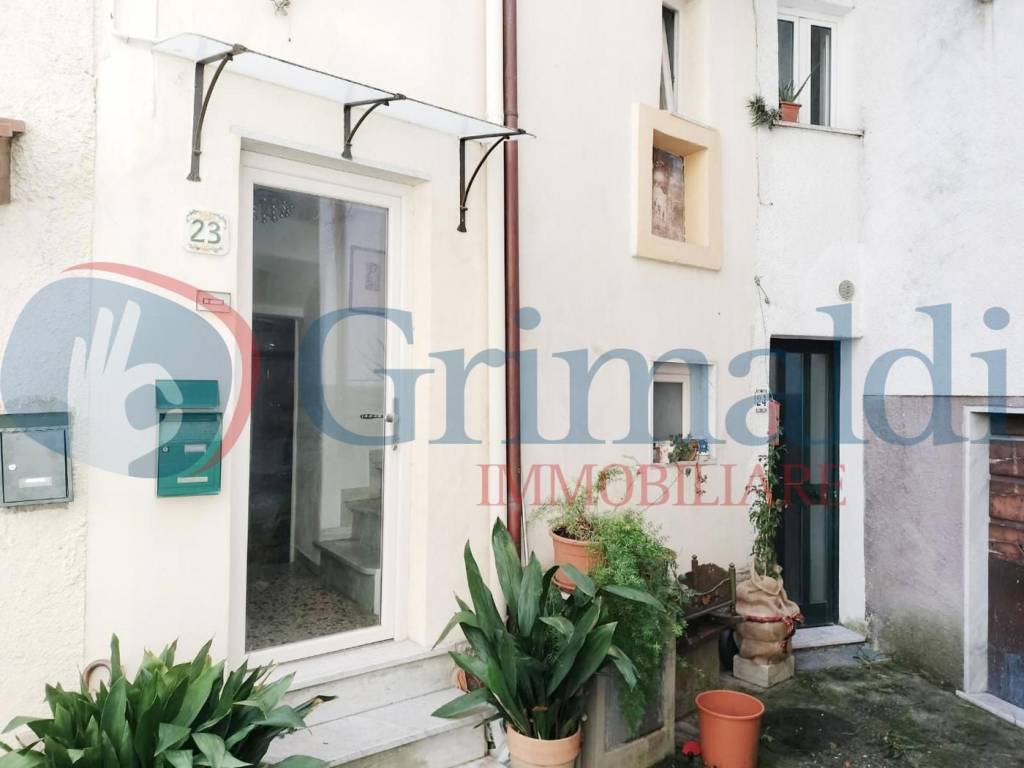 casa indipendente in vendita a Massa in zona Antona