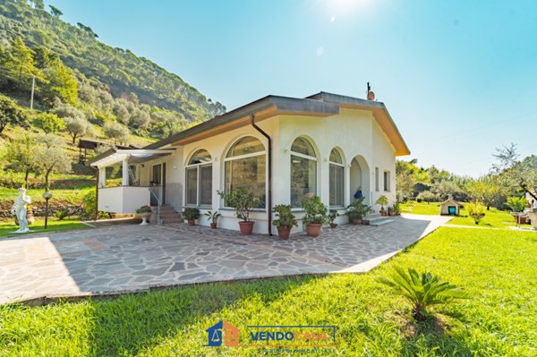 casa indipendente in vendita a Massa in zona Romagnano