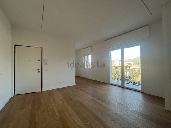 appartamento in vendita a Massa in zona Poveromo