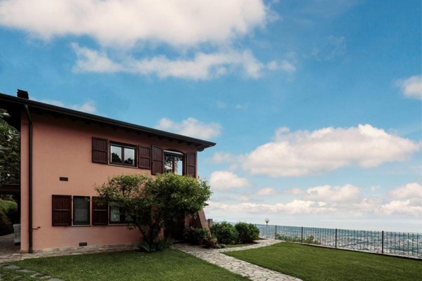 casa indipendente in vendita a Massa in zona Antona