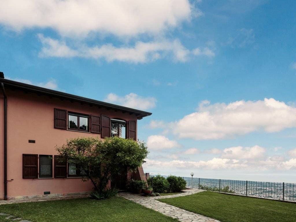 casa indipendente in vendita a Massa in zona Antona