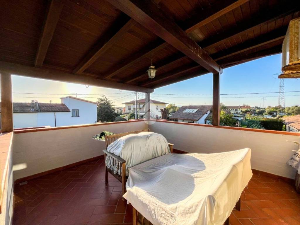 casa indipendente in vendita a Massa
