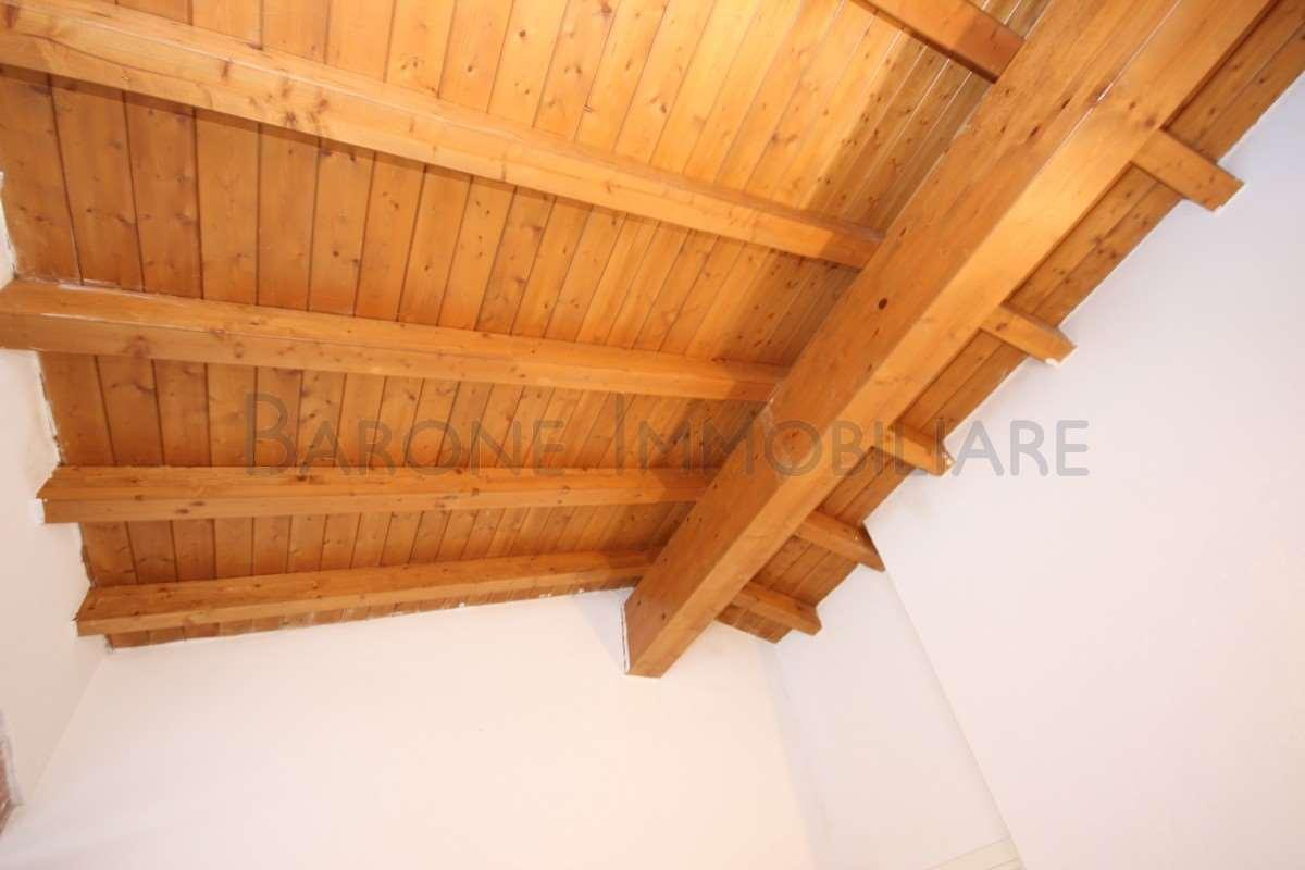 casa indipendente in vendita a Massa in zona Pariana