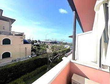 casa indipendente in vendita a Massa in zona Marina dei Ronchi