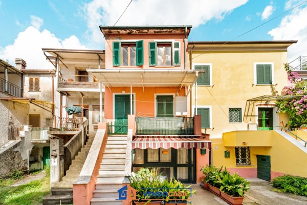 casa indipendente in vendita a Massa in zona Castagnola